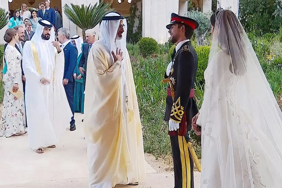 نيابة عن رئيس الدولة.. خالد بن محمد بن زايد يحضر حفل زفاف ولي عهد الأردن