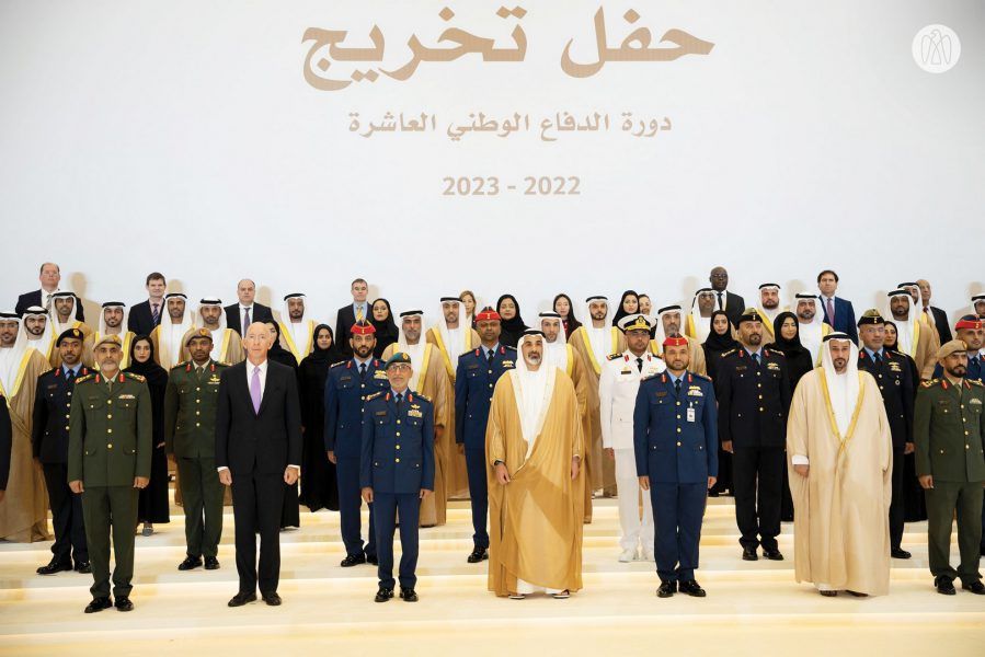 خالد بن محمد بن زايد يشهد حفل تخريج دورة الدفاع الوطني الـ10