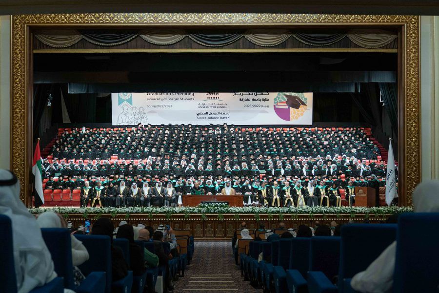 سلطان بن أحمد القاسمي يشهد حفل تخريج طلبة الدراسات العليا بجامعة الشارقة