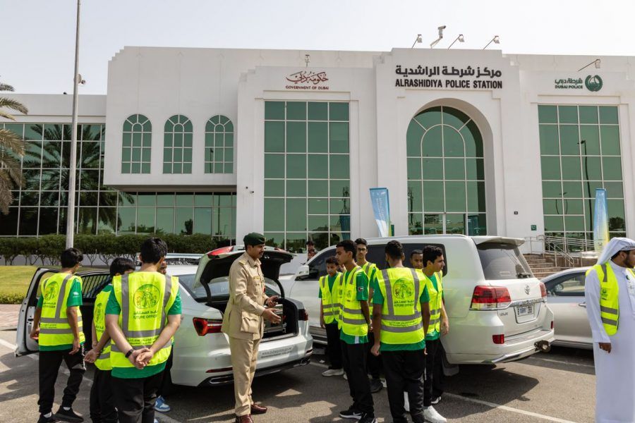 مركز شرطة الراشدية يدعم دورة” ضابط المستقبل”