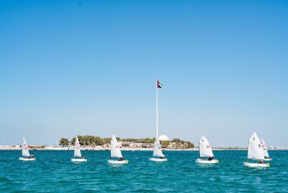 بعثة منتخب الإمارات للشراع الحديث تشارك في الألعاب العربية بالجزائر