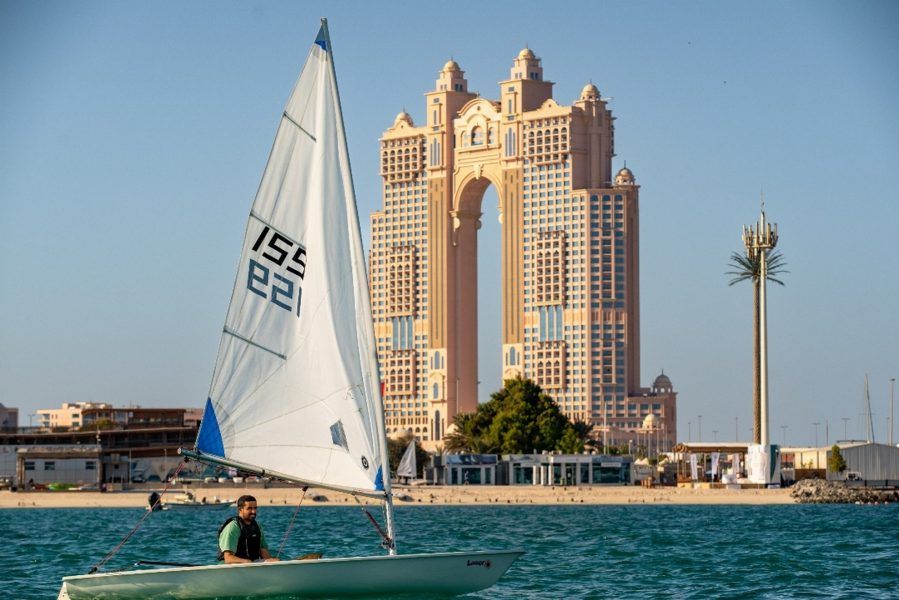 نادي أبو ظبي البحري ينظم معسكره الصيفي بـ “كورنيش العاصمة”