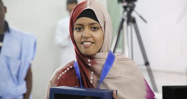 صفية أحمد كوري بطلة لتحدي القراءة العربي في موريتانيا