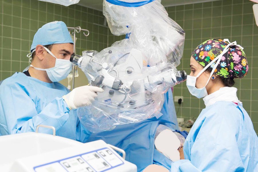 مستشفى توام يعيد لمريض إبهامه بعد بتره إثر حادث عمل