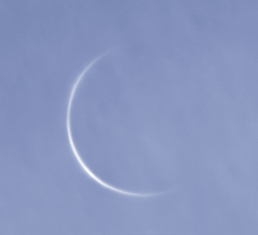 مركز الفلك الدولي يصور هلال كوكب الزهرة من سماء الإمارات يوم الاقتران