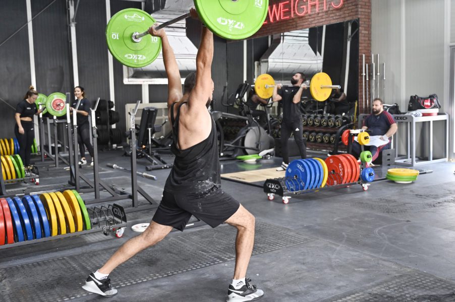 66 لاعباً يشاركون في بطولة أبوظبي لرفع الأثقال الصيفية