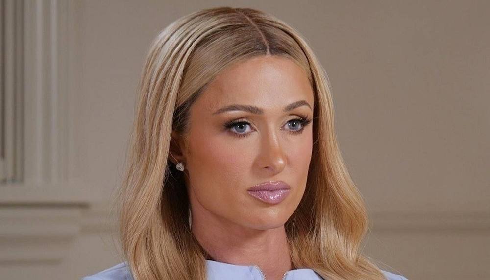 باريس هيلتون تهاجم منتقديها خلال مهرجان موسيقي