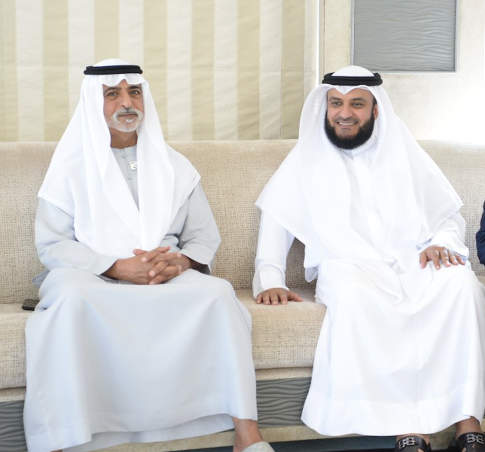 نهيان بن مبارك يستقبل مشاري العفاسي ويهنئه على تسلمه بطاقة عضوية الأمم المتحدة