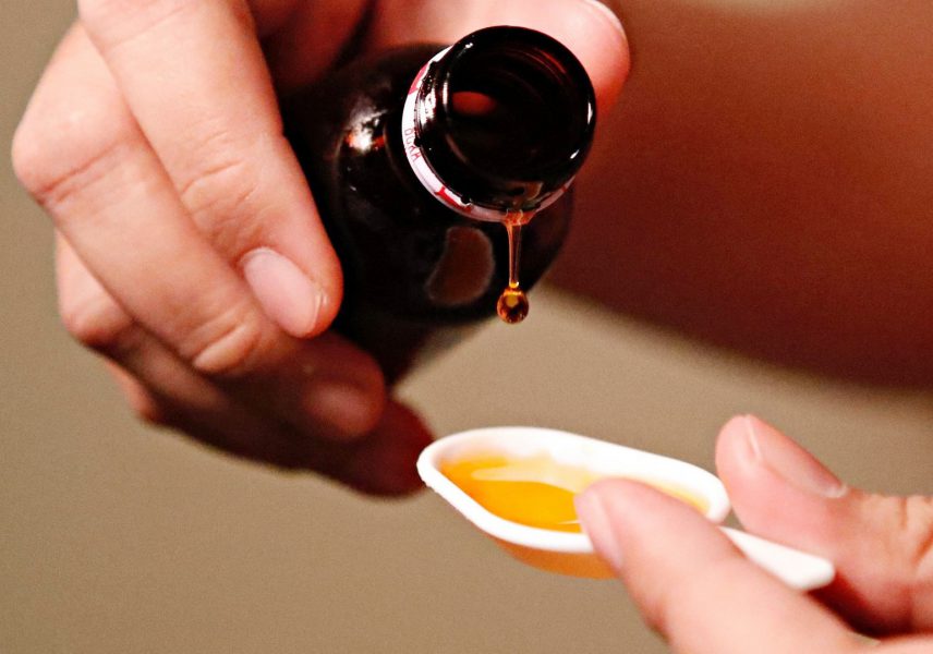 علماء يستخدمون الذكاء الاصطناعي لتحسين مذاق الأدوية