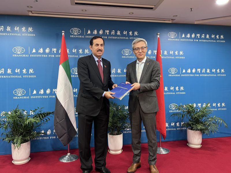 صقر غباش يزور معهد شنغهاي الدولي للدراسات