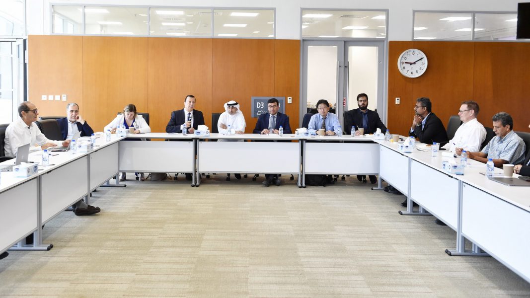 جامعة الإمارات وجامعة سنغافورة الوطنية تناقشان التعاون البحثي المشترك