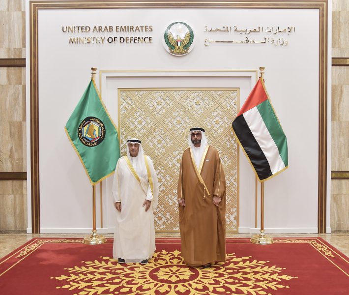 وزير الدولة لشؤون الدفاع يوقع اتفاقية استضافة مقر الأكاديمية الخليجية للدراسات الاستراتيجية والأمنية في الدولة