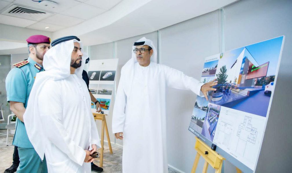 سيف بن زايد يطلع على برنامج الاستعداد البيئي للدفاع المدني