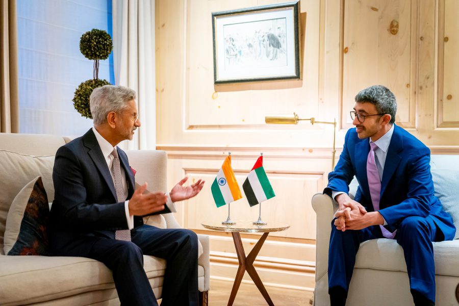 عبدالله بن زايد ووزير خارجية الهند يبحثان الشراكة الاستراتيجية الشاملة بين البلدين