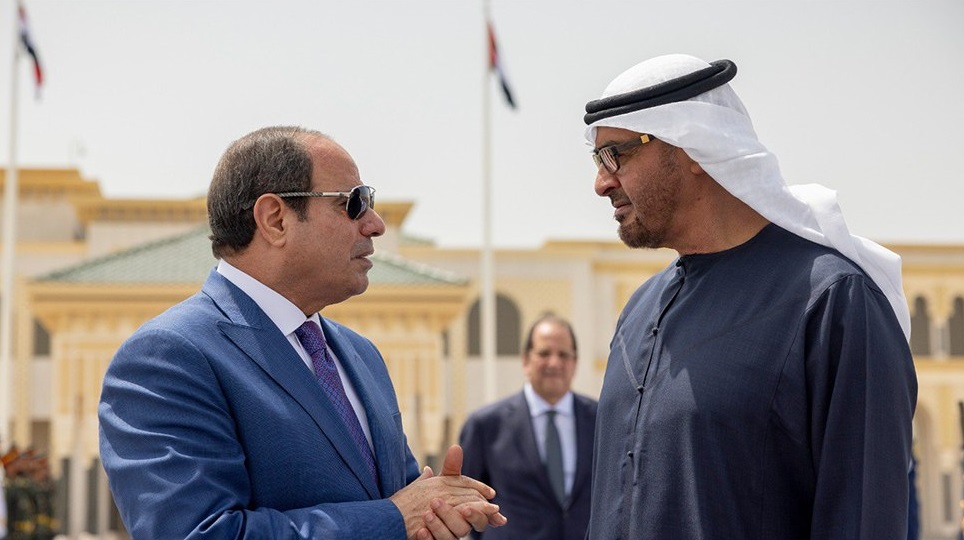 ودعه رئيس الدولة .. الرئيس المصري يغادر البلاد