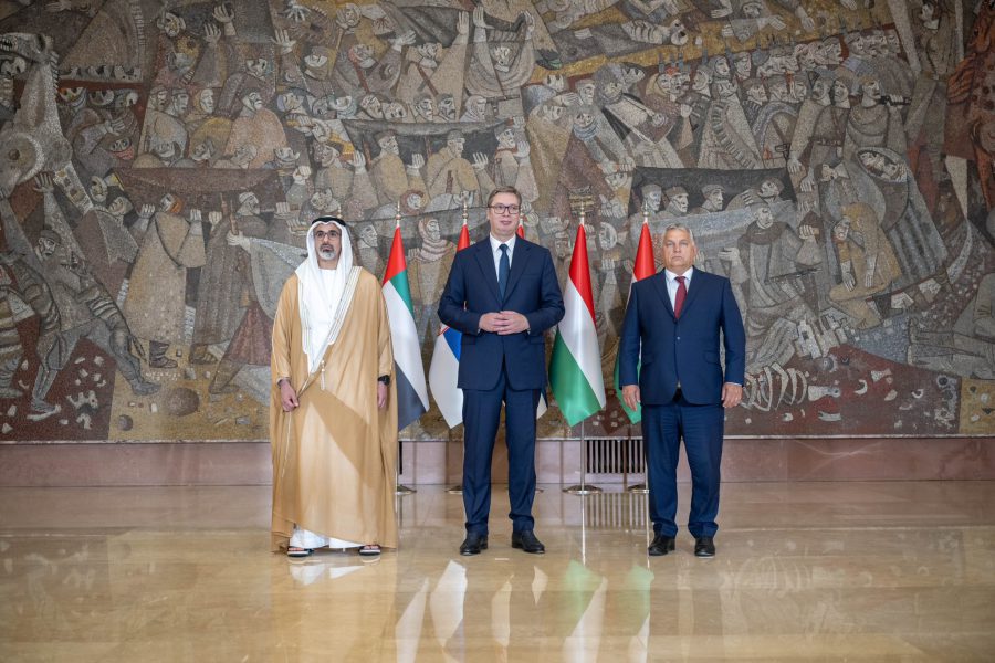 خالد بن محمد بن زايد يلتقي الرئيس الصربي ورئيس وزراء المجر في اجتماع ثلاثي