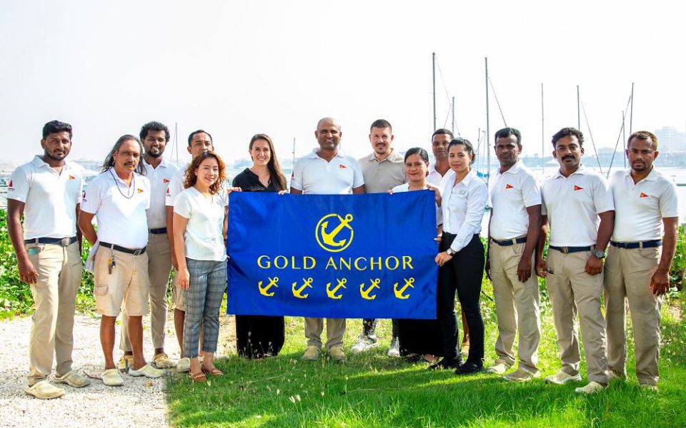 مرسى نادي اليخوت الملكي في رأس الخيمة يحصل على جائزة المرساة الذهبية من جمعية موانئ اليخوت البريطانية