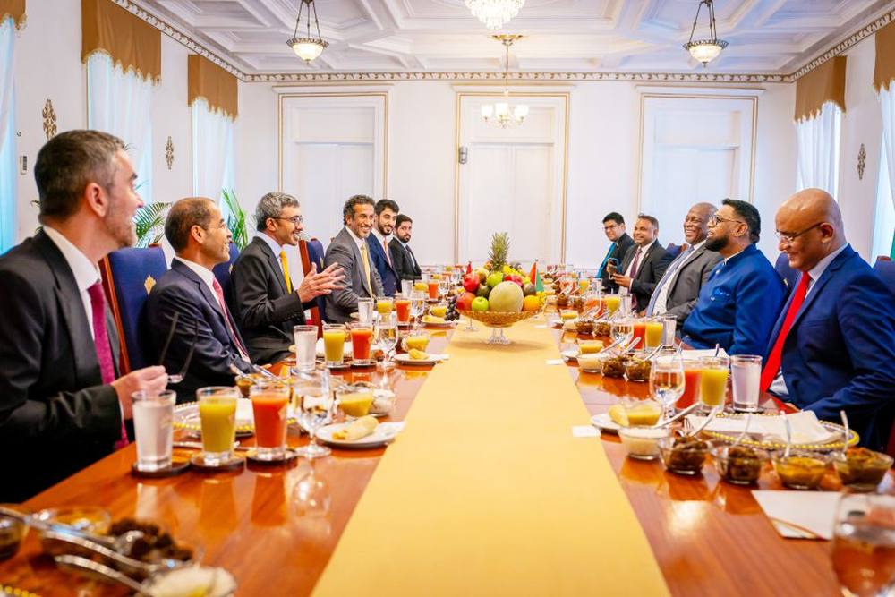 رئيس غويانا يستقبل عبدالله بن زايد ويبحثان علاقات التعاون والعمل المناخي في إطار COP 28