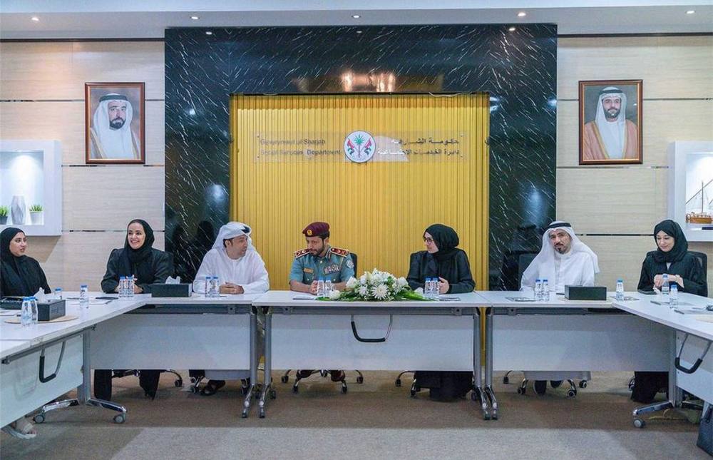 نادي الشارقة للصحافة يجمع دائرة الخدمات الاجتماعية بوسائل الإعلام