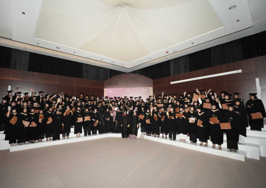 “أبوظبي التقني” يحتفي بتخريج 363 طالبة من كلية فاطمة للعلوم الصحية