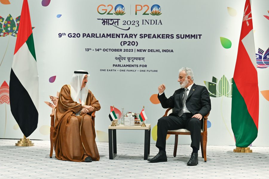صقر غباش يلتقي رئيس مجلس الدولة بسلطنة عمان على هامش قمة رؤساء برلمانات مجموعة العشرين