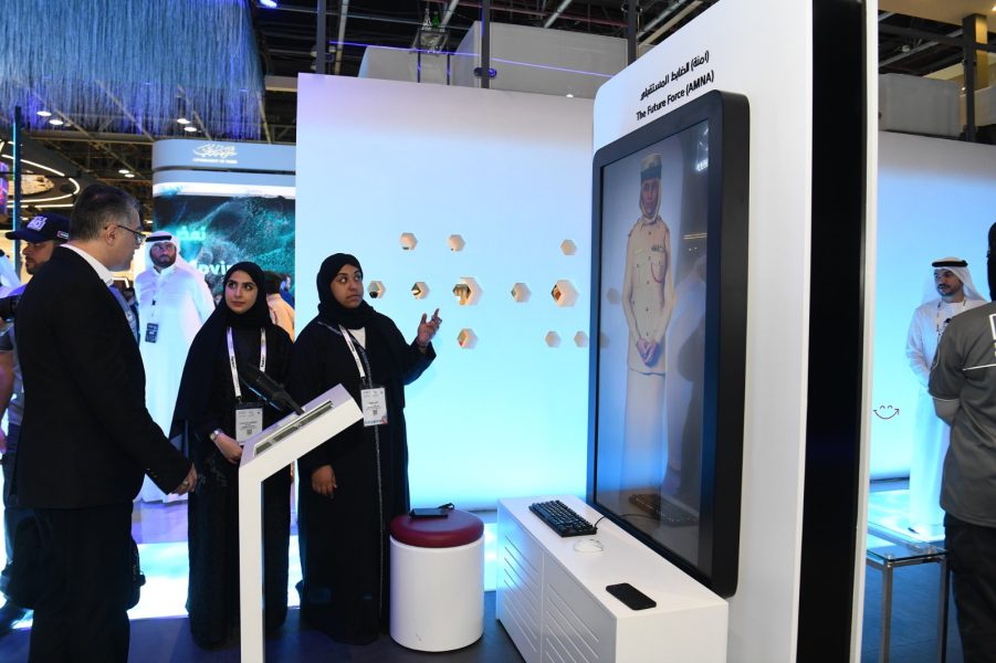 “آمنة” ضابط افتراضي برتبة ملازم في شرطة دبي