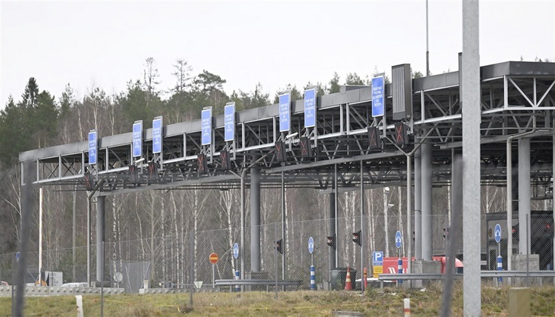 فنلندا تغلق 4 معابر حدودية مع روسيا