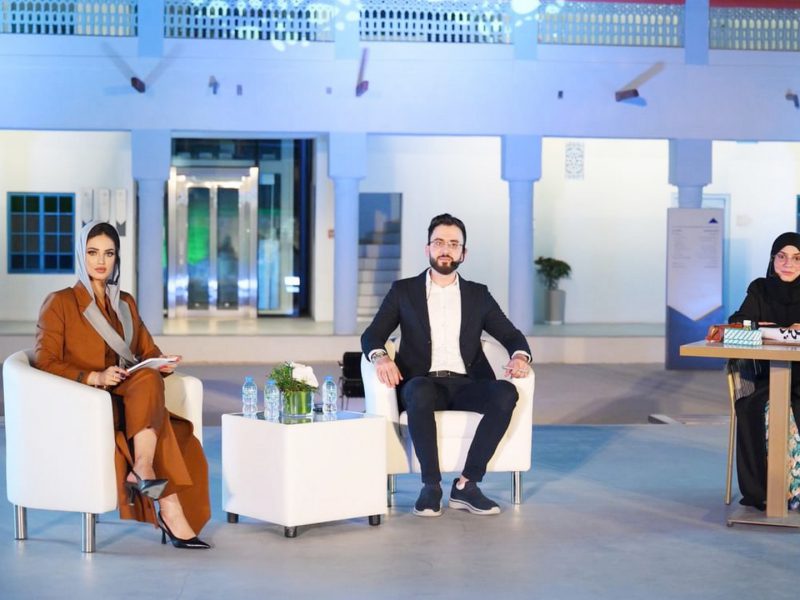 “العين للكتاب” يناقش دور الشباب في مواجهة تحديات اللغة العربية