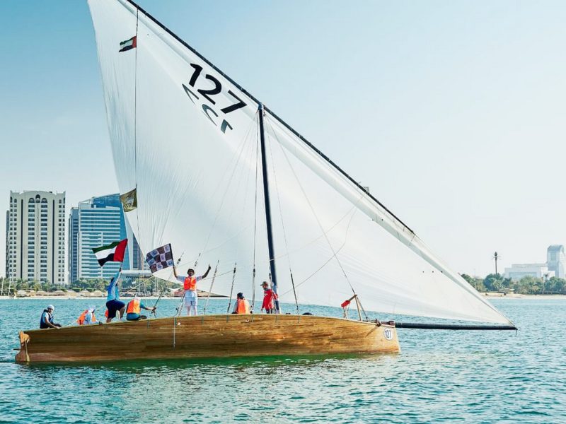 “الوصف 127” بطلاً لسباق “عيد الاتحاد” للمحامل الشراعية 43 قدماً