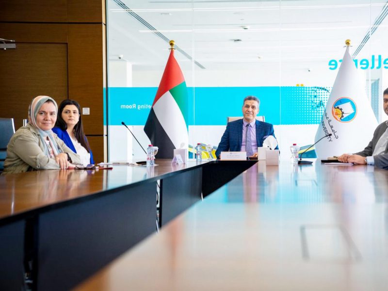 تعاون بين جامعتي عجمان والقاهرة بمجال الأبحاث والتدريب الإعلامي