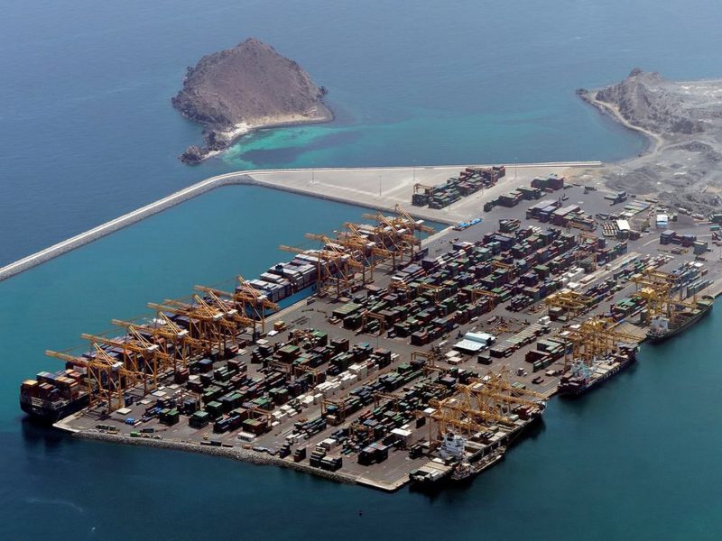 “الشارقة للموانئ” و “غلفتينر” تمددان اتفاقيتي امتياز تشغيل وتطوير محطتي حاويات الشارقة وخورفكان