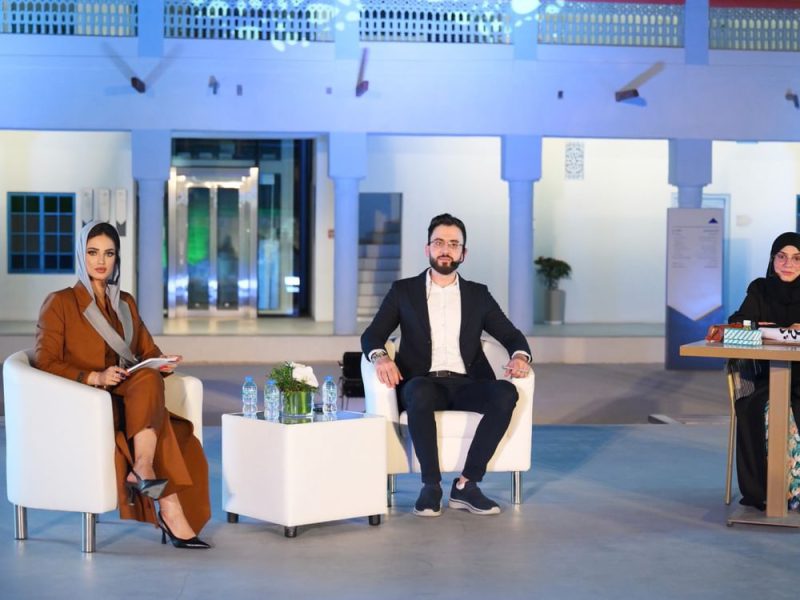 “العين للكتاب” يناقش دور الشباب في مواجهة تحديات اللغة العربية