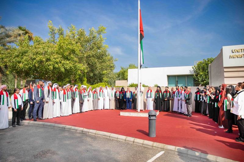 نهيان بن مبارك يرفع علم الإمارات على سارية وزارة التسامح .. ويؤكد: احتفالنا هذا العام يحمل معاني الريادة والاستدامة والسلام