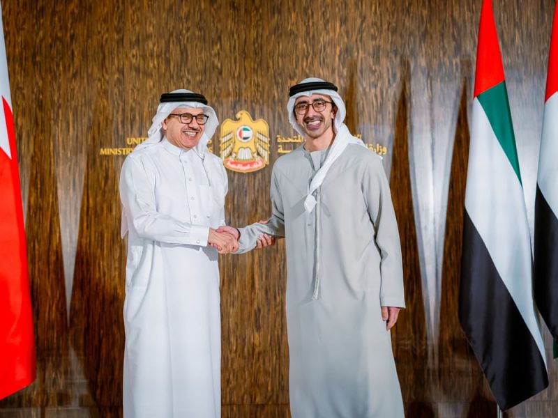 عبدالله بن زايد يترأس أعمال اللجنة المشتركة الإماراتية البحرينية ويشهد التوقيع على 5 مذكرات تفاهم بين البلدين