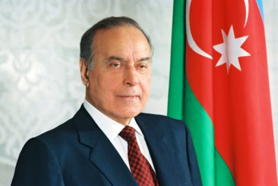 أذربيجان تحيي ذكرى وفاة زعيمها حيدر علييف