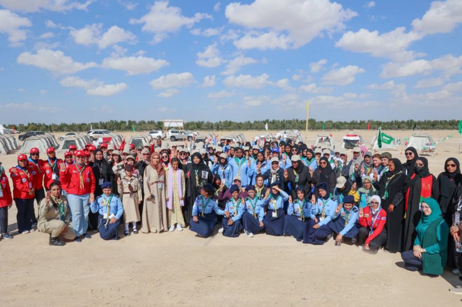 فاخرة بنت ذياب بن سيف تزور المخيم الكشفي العربي الـ33