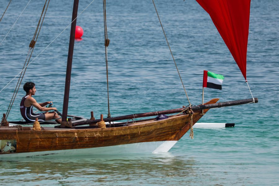 قوارب التجديف تبحر للتوعية بالبيئة والمناخ والاستدامة