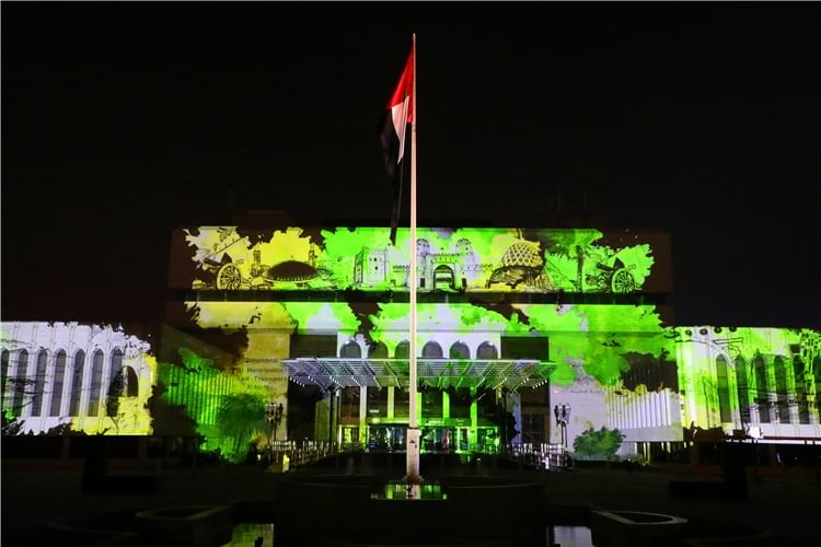 بلدية مدينة العين تحتفل بعيد الاتحاد الـ 52 باستعراضات مميزة للطائرات المسيرة والألعاب النارية