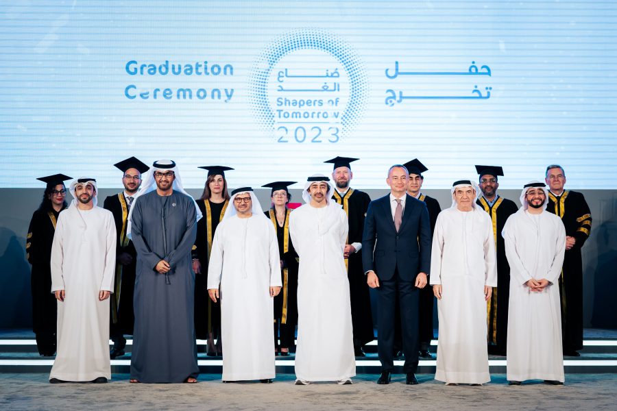 عبدالله بن زايد يشهد تخريج دفعة “صُنّاع الغَد” من أكاديمية أنور قرقاش الدبلوماسية