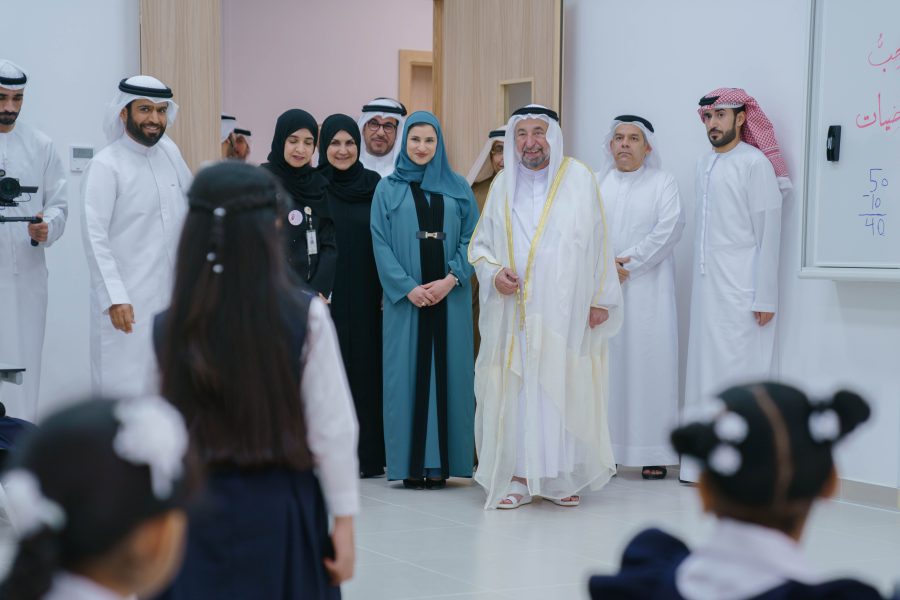 حاكم الشارقة يفتتح مدرسة العقد الفريد في مدينة دبا الحصن