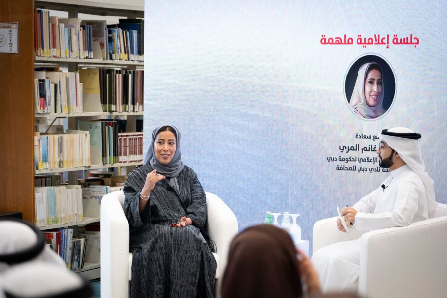 منى المرّي تناقش مقومات خلق فرص جديدة للشباب خلال “جلسة إعلامية ملهمة” مع طلبة الإعلام في جامعة الإمارات