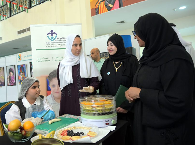 100 عملا فنيا للأشخاص من ذوي الإعاقة في معرض بجامعة الشارقة