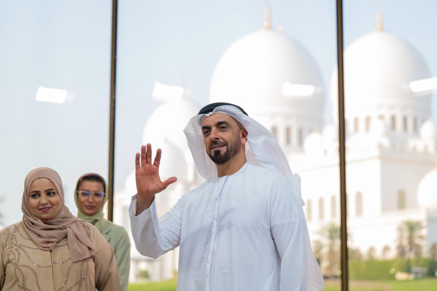 سيف بن زايد يشهد محاضرة “أعمال فنية إسلامية من التراث” التي نظمها مجلس محمد بن زايد