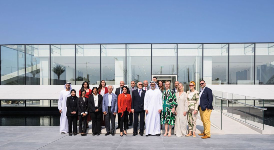 خالد بن محمد بن زايد يزور مؤسسة بسام فريحة للفنون