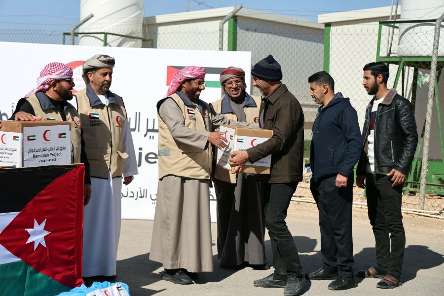 فريق الإغاثة الإماراتي يبدأ توزيع المير الرمضاني في المملكة الأردنية الهاشمية