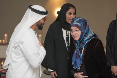 ملكة ولاية باهانج الماليزية وأنور قرقاش يشهدان العرض السينمائي الأول لفيلم “الأطفال في الإمارات”