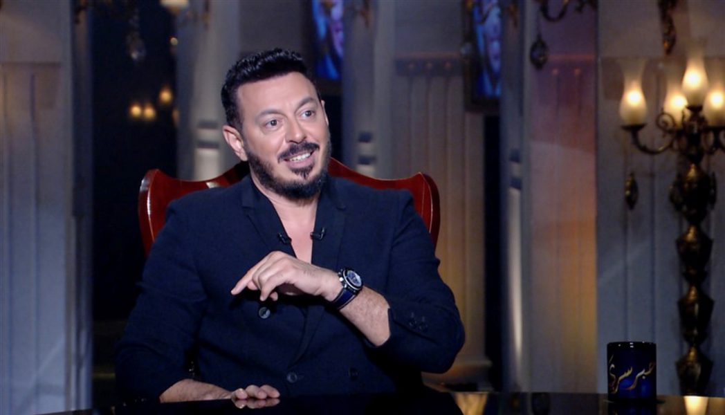 مصطفى شعبان يعلق على بقائه عازباً بعمر 53 عاماً