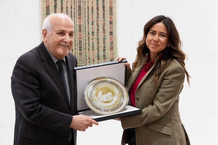 السفيرة لانا نسيبة تتسلم “درع فلسطين” من مندوب دولة فلسطين لدى الأمم المتحدة