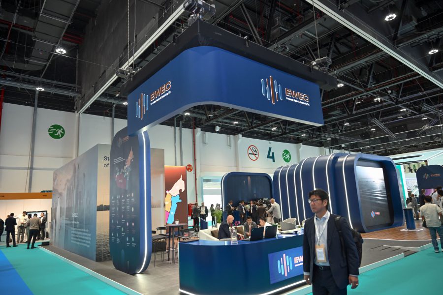 “مياه وكهرباء الإمارات” تتطلع لزيادة إنتاج الطاقة الشمسية في أبوظبي إلى 7.6 جيجاوات بحلول 2030