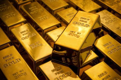 الذهب يرتفع ويقترب من مستوى 2400 دولار